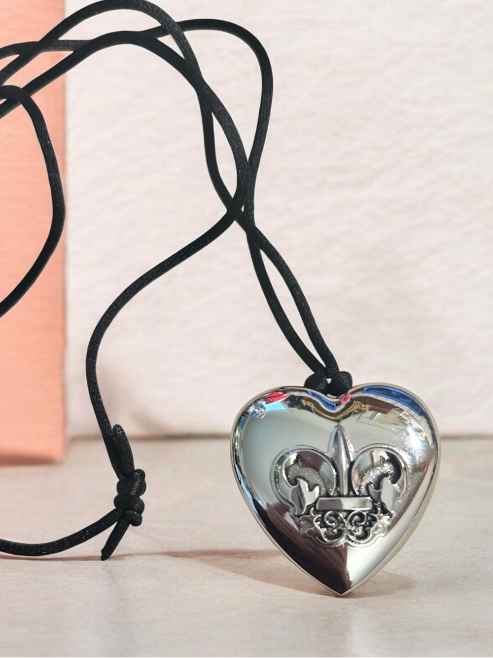 Avon Outspoken By Fergie Solid Perfume Heart Locket Pendant Necklace
